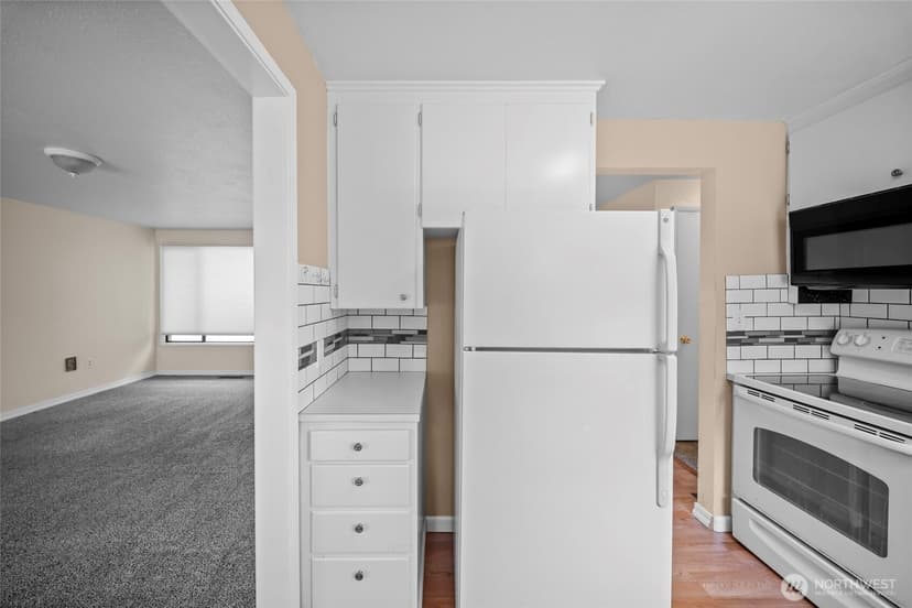 Property photo for 15205 Grant Avenue SW, Lakewood photo 10