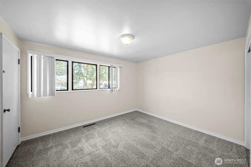 Property photo for 15205 Grant Avenue SW, Lakewood photo 19