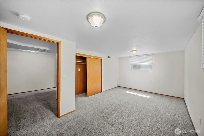 Property photo for 15205 Grant Avenue SW, Lakewood photo 15