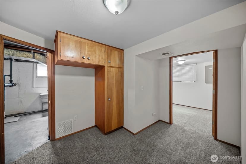 Property photo for 15205 Grant Avenue SW, Lakewood photo 13