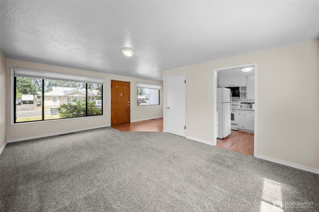 Property photo for 15205 Grant Avenue SW, Lakewood photo 5