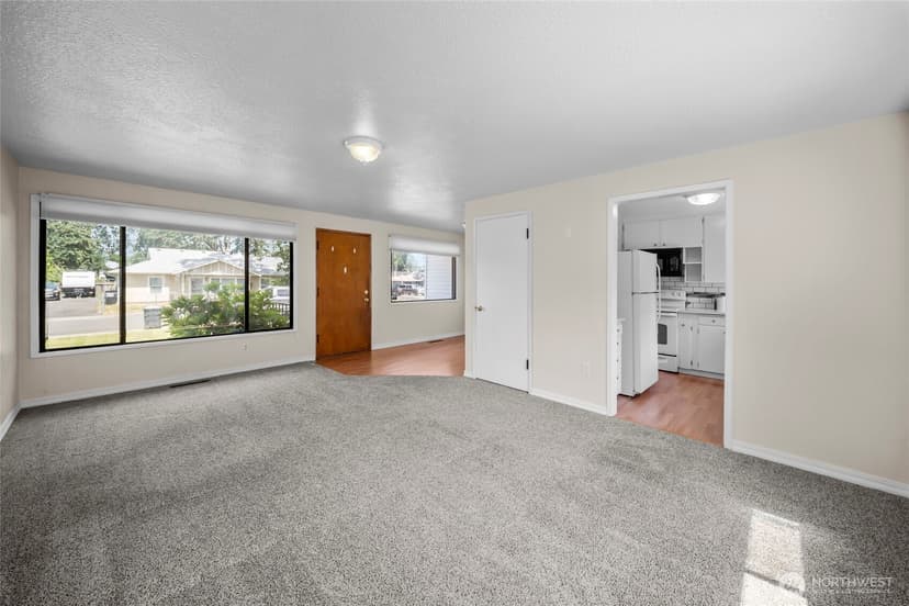 Property photo for 15205 Grant Avenue SW, Lakewood photo 5