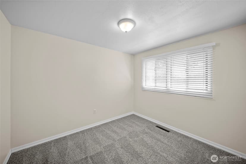Property photo for 15205 Grant Avenue SW, Lakewood photo 17
