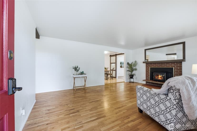 Property photo for 810 132nd Street S, Tacoma photo 10