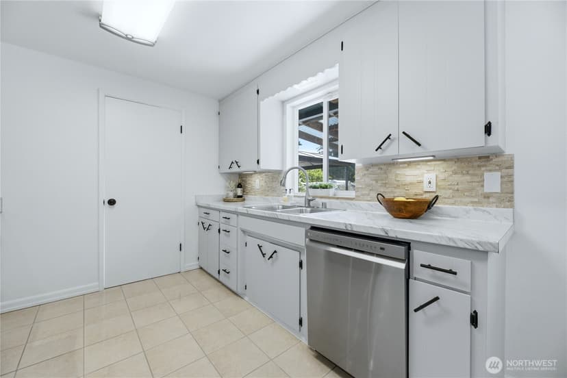 Property photo for 810 132nd Street S, Tacoma photo 14