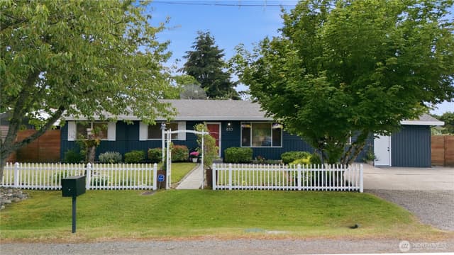 Property photo for 810 132nd Street S, Tacoma photo 2
