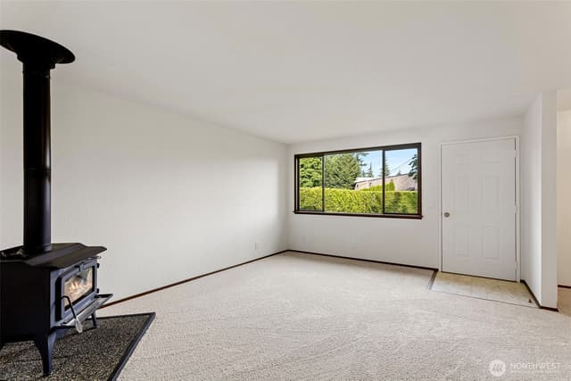 Property photo for 9920 2nd Avenue SE, Everett photo 5