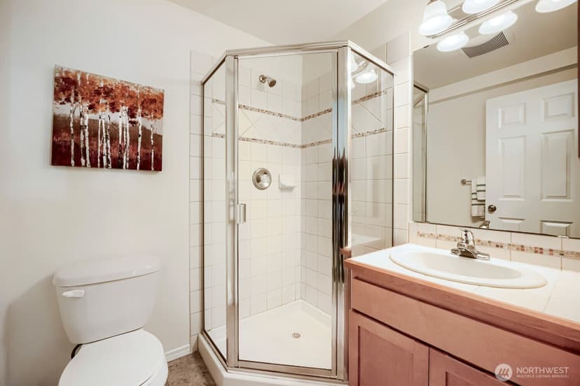 Property photo for 11212 Greenwood Avenue N #B, Seattle photo 5