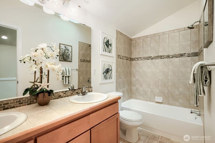 Property photo for 11212 Greenwood Avenue N #B, Seattle photo 15