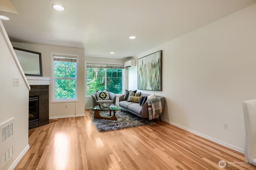Property photo for 11212 Greenwood Avenue N #B, Seattle photo 9