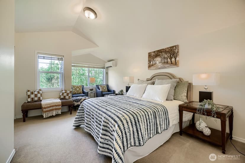 Property photo for 11212 Greenwood Avenue N #B, Seattle photo 13