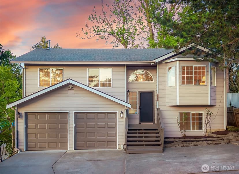 Property photo for 5050 35th Avenue S, Seattle photo 2