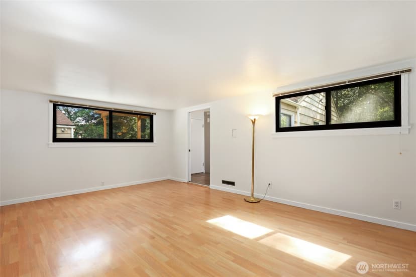 Property photo for 13619 Des Moines Memorial Drive S, Burien photo 4