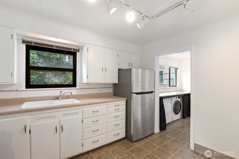 Property photo for 13619 Des Moines Memorial Drive S, Burien photo 6