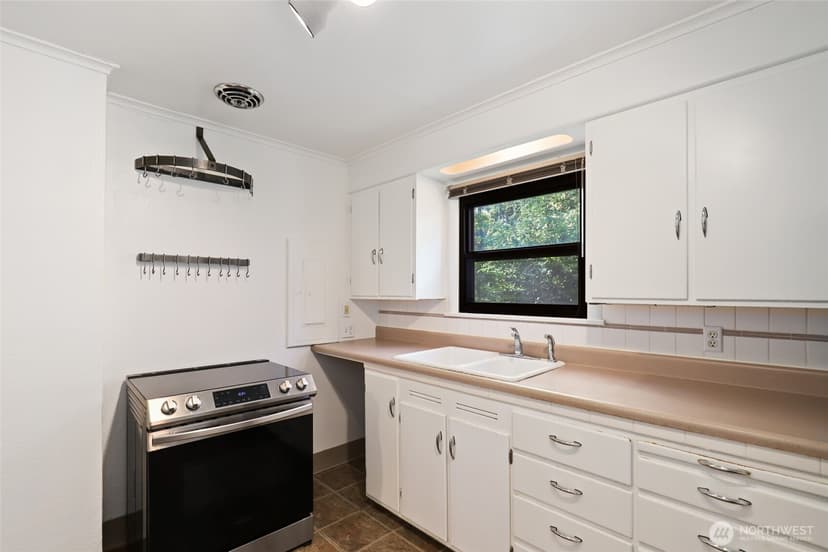 Property photo for 13619 Des Moines Memorial Drive S, Burien photo 7