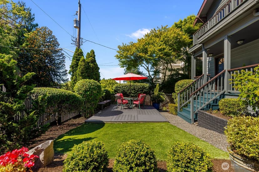 Property photo for 2706 1st Avenue W, Seattle photo 8