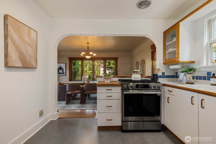 Property photo for 2706 1st Avenue W, Seattle photo 20