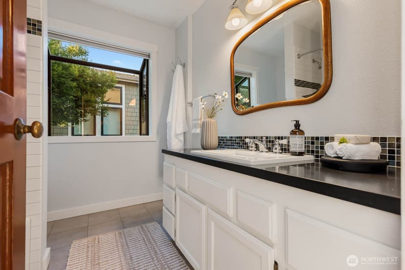 Property photo for 2706 1st Avenue W, Seattle photo 27