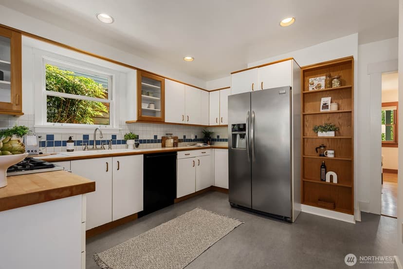 Property photo for 2706 1st Avenue W, Seattle photo 19