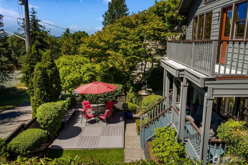 Property photo for 2706 1st Avenue W, Seattle photo 7