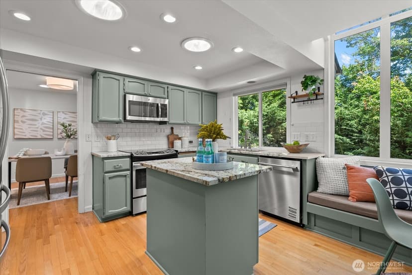 Property photo for 1030 NW Inneswood Drive, Issaquah photo 9