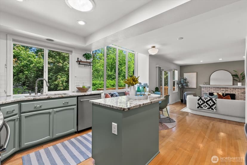 Property photo for 1030 NW Inneswood Drive, Issaquah photo 10