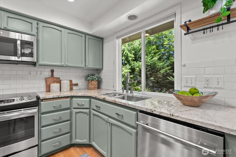 Property photo for 1030 NW Inneswood Drive, Issaquah photo 12