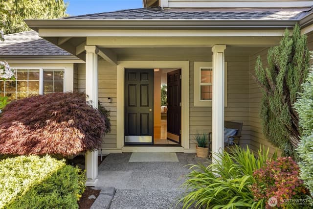 Property photo for 1030 NW Inneswood Drive, Issaquah photo 4