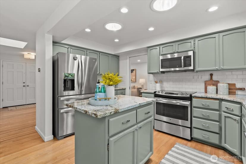 Property photo for 1030 NW Inneswood Drive, Issaquah photo 11