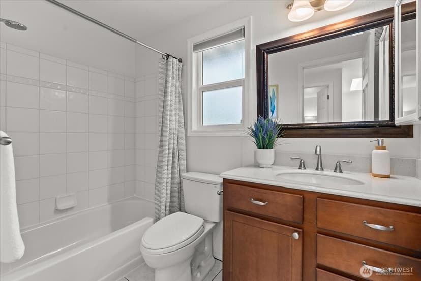 Property photo for 1030 NW Inneswood Drive, Issaquah photo 25