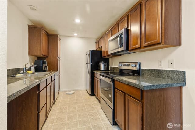 Property photo for 9917 Holly Drive #B310, Everett photo 4