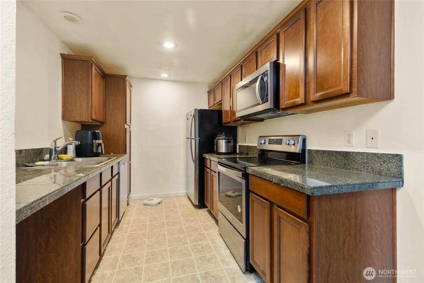 Property photo for 9917 Holly Drive #B310, Everett photo 4
