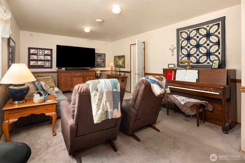 Property photo for 3121 206th Place SW, Lynnwood photo 18