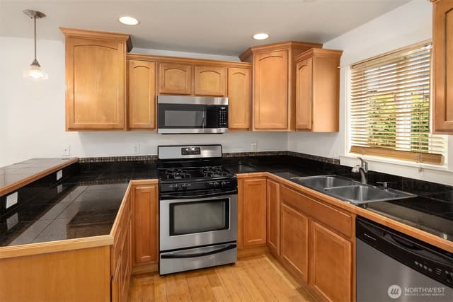 Property photo for 1406 N Northgate Way #B, Seattle photo 4