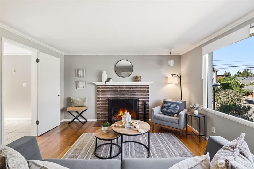 Property photo for 8257 Interlake Avenue N, Seattle photo 3