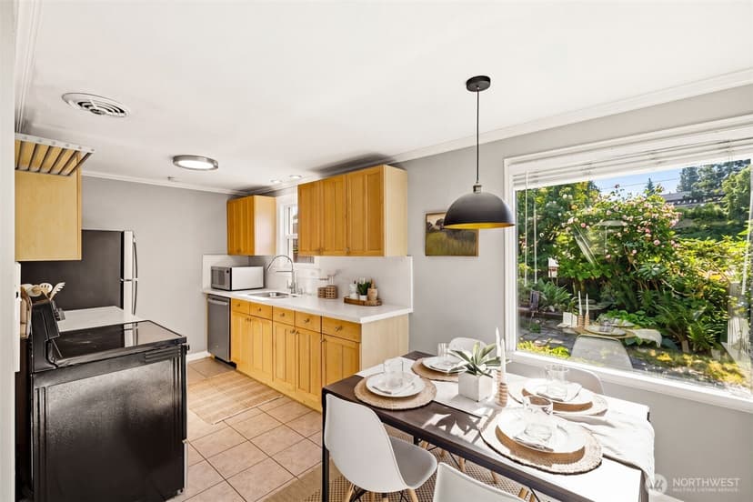 Property photo for 8257 Interlake Avenue N, Seattle photo 11