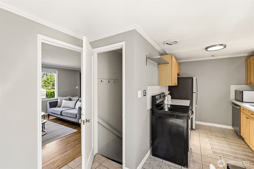 Property photo for 8257 Interlake Avenue N, Seattle photo 21