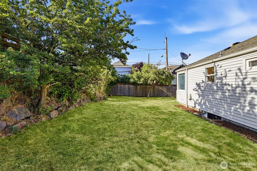 Property photo for 8257 Interlake Avenue N, Seattle photo 30