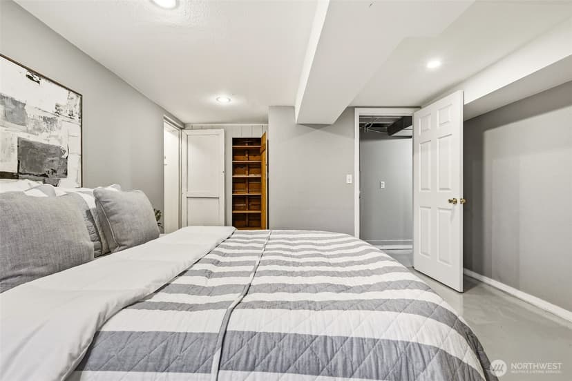 Property photo for 8257 Interlake Avenue N, Seattle photo 24
