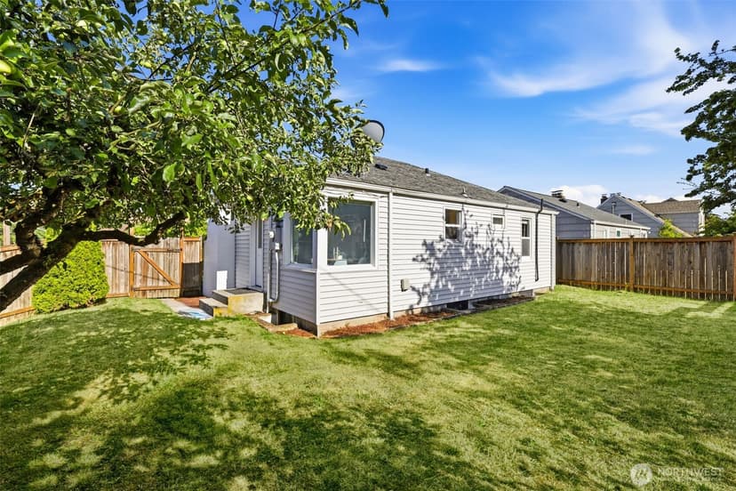Property photo for 8257 Interlake Avenue N, Seattle photo 28