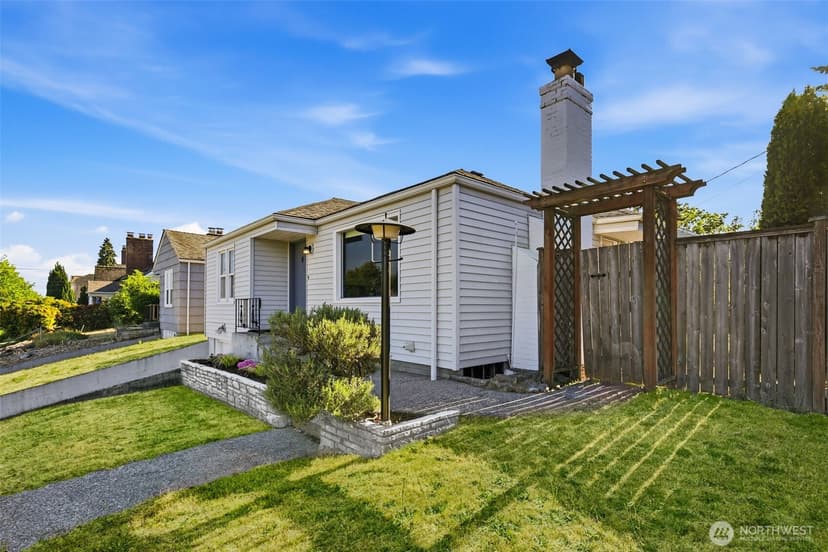 Property photo for 8257 Interlake Avenue N, Seattle photo 33