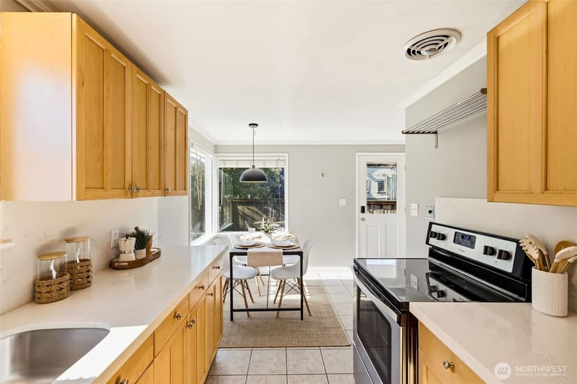 Property photo for 8257 Interlake Avenue N, Seattle photo 13