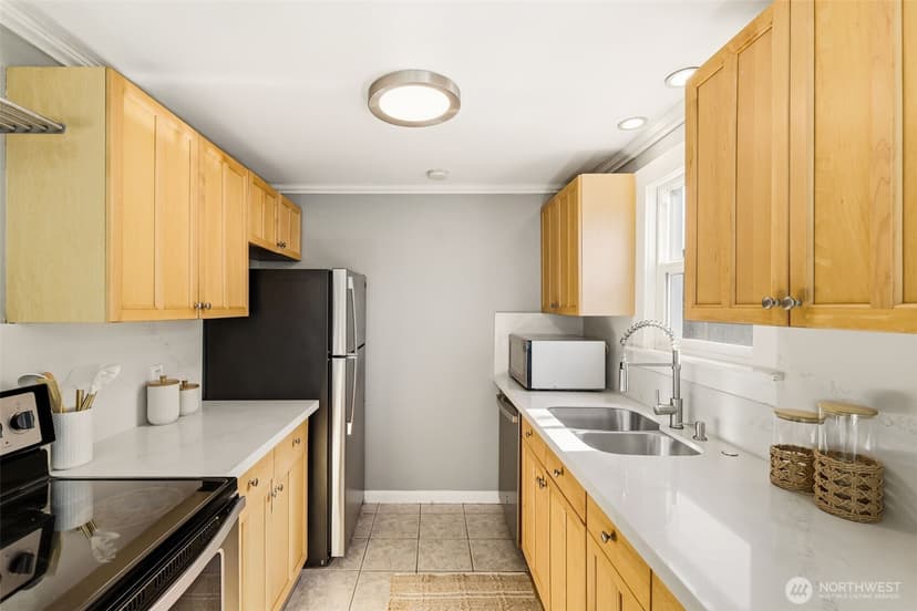 Property photo for 8257 Interlake Avenue N, Seattle photo 12