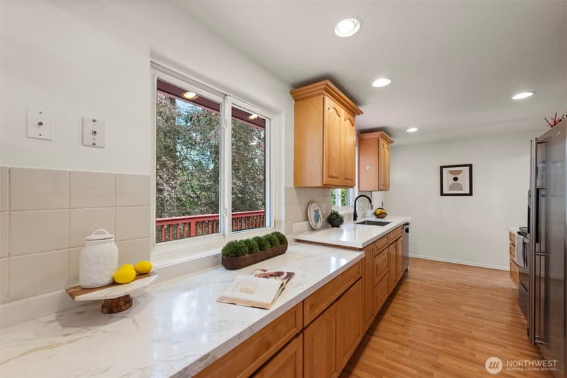 Property photo for 20310 5th Avenue NW, Shoreline photo 10