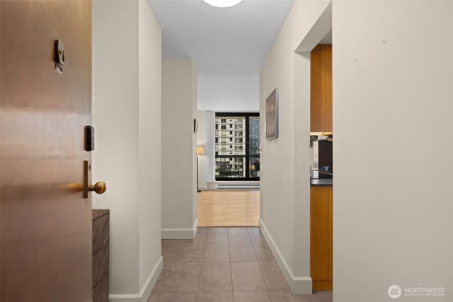 Property photo for 2100 3rd Avenue #1005, Seattle photo 3
