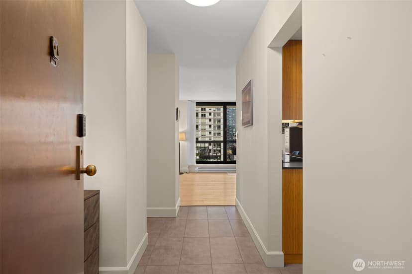 Property photo for 2100 3rd Avenue #1005, Seattle photo 3