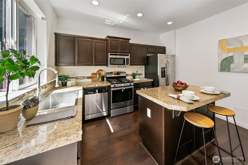 Property photo for 11341 5th Avenue SW, Seattle photo 9