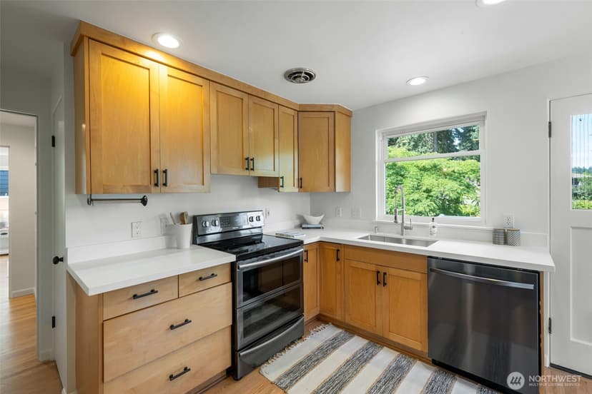 Property photo for 3726 NE 165th Street, Lake Forest Park photo 8