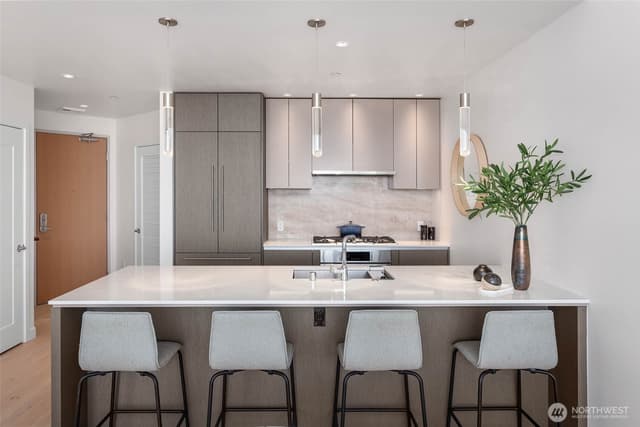 Property photo for 2510 6th Avenue #3701, Seattle photo 3