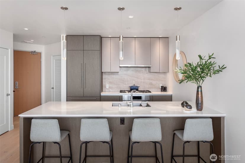 Property photo for 2510 6th Avenue #3701, Seattle photo 3